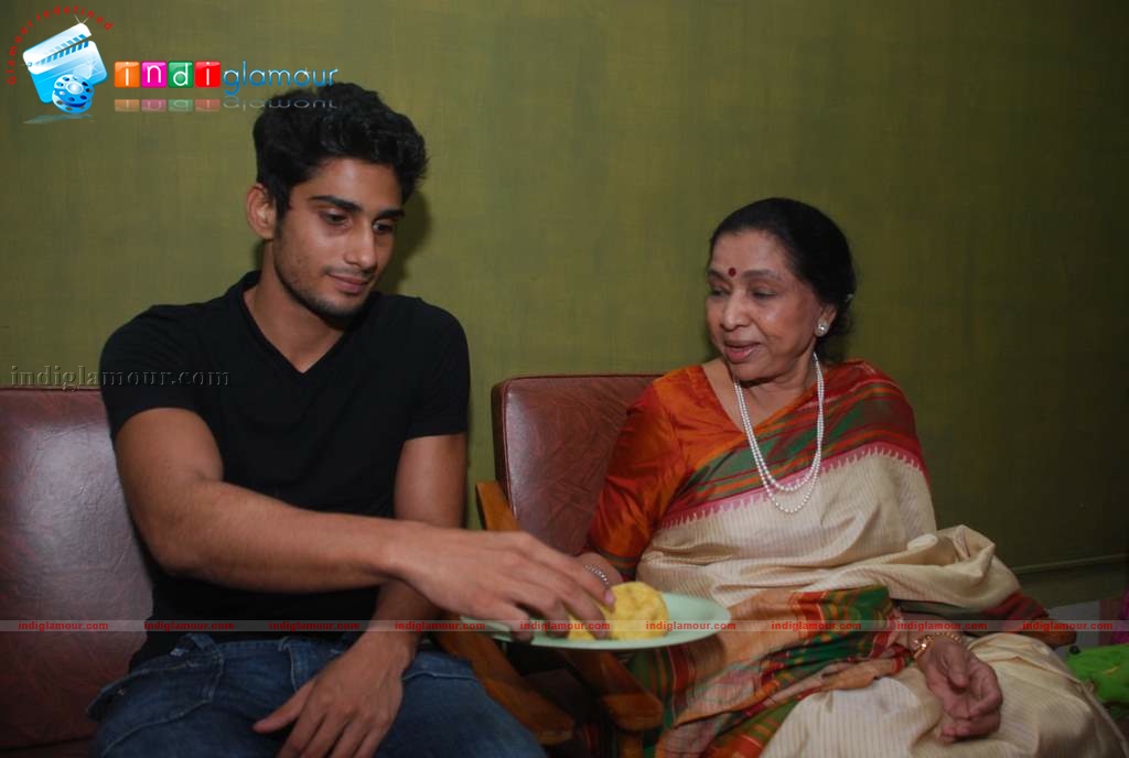 Asha Bhosle and Prateik Babbar at book launch on Smita Patil Event hd photo